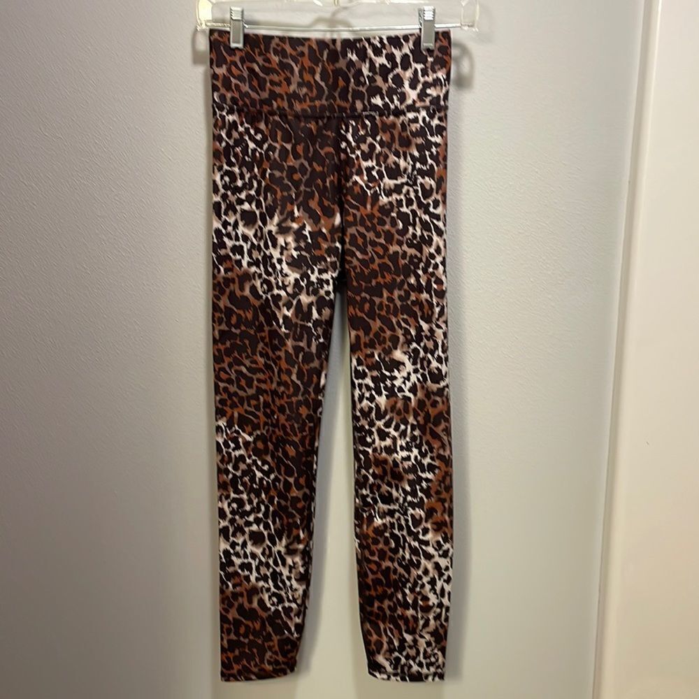 NWT Veronica Beard woman’s leopard print leggings